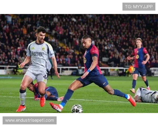 巴萨仍坚持控球战术,但比赛局面已显失控迹象