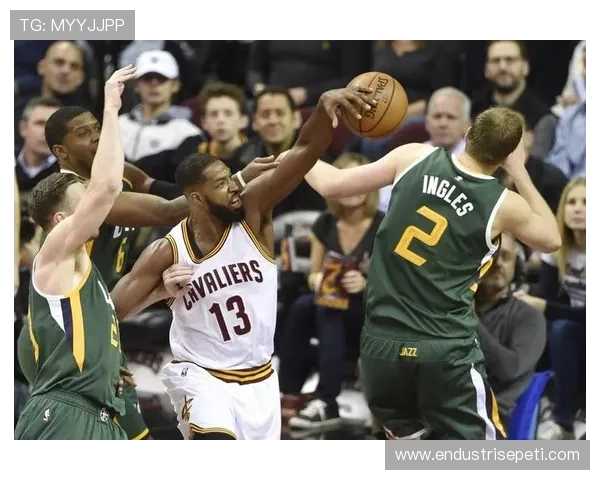 阿尔瓦雷斯 vs 伊萨克:技术流中锋的进攻效率与战术适配差异 阿尔瓦雷斯 vs 伊萨克:技术流中锋的进攻效率与战术适配差异