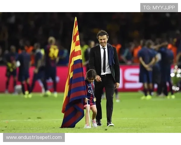 巴萨进攻看似流畅，实则越踢越扁平，纵深和变化全丢了