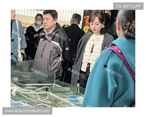 傅海峰退役后住广州豪宅，每天五点起床陪老婆买菜