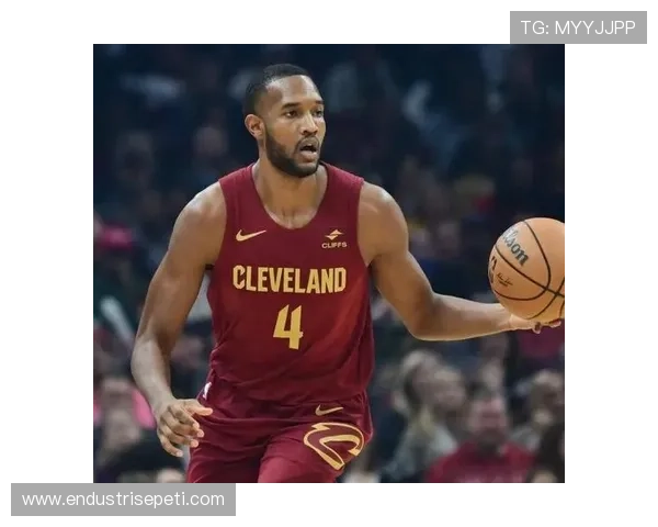 埃文·莫布里利用高效内线突破拉开防守，关键时刻持续制胜贡献显著