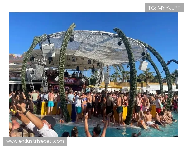 扎克拉文训练完直接去夜店蹦迪？这体力分配也太离谱了