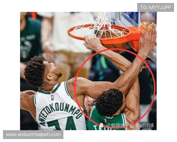 了解篮球比赛中“快攻犯规”的正确判定方法